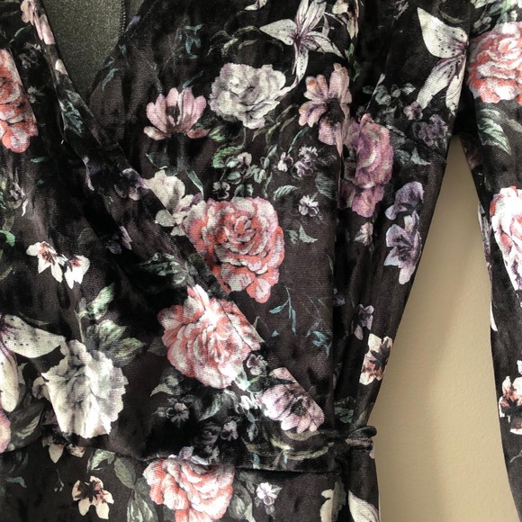 Dynamite floral dress - Picture 4 of 8